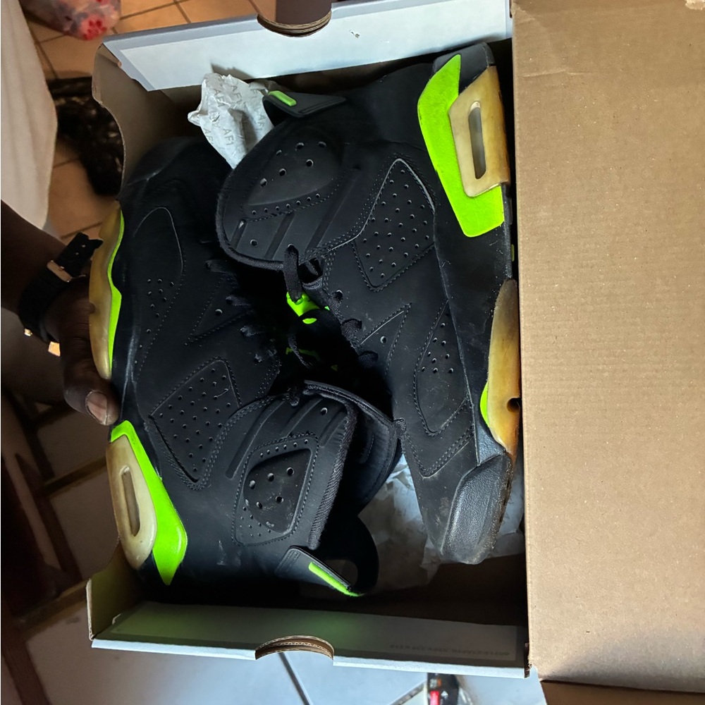 Jordan Men's Black and Neon Green Sneakers